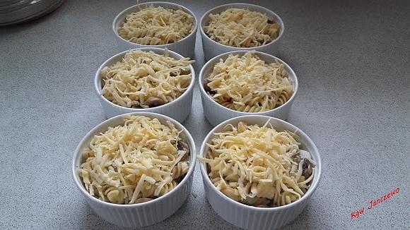 Lekka zapiekanka z pieczarkami i makaronem