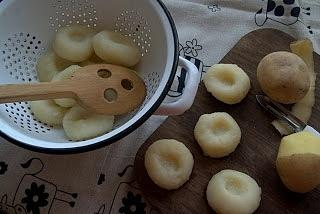 Kluski śląskie z ziemniaków popularny przepis kuchni polskiej