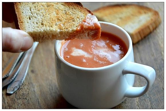 Szybka zupa pomidorowo-kokosowa