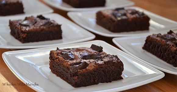 Brownie czekoladowe z orzechami i masłem