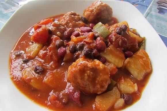 Fasola duszona z pulpetami
