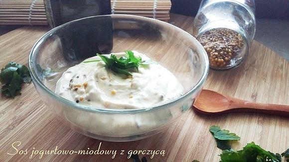 Sos jogurtowo-miodowy z gorczycą