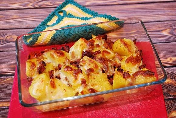 Lekki i szybki obiad z ziemniakami pod mozzarellą