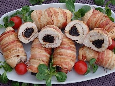 Pieczone roladki drobiowe z suszonymi śliwkami