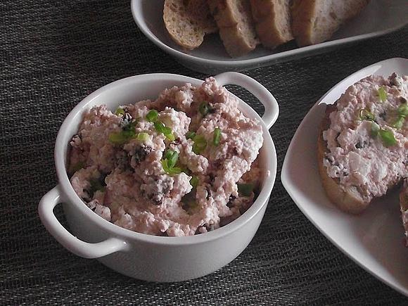 Pasta twarogowa z suszonymi pomidorami i czosnkiem