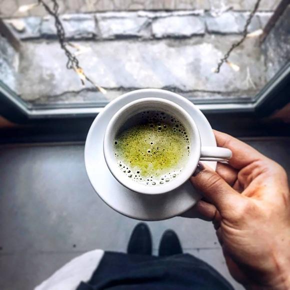 Kokosowa matcha latte