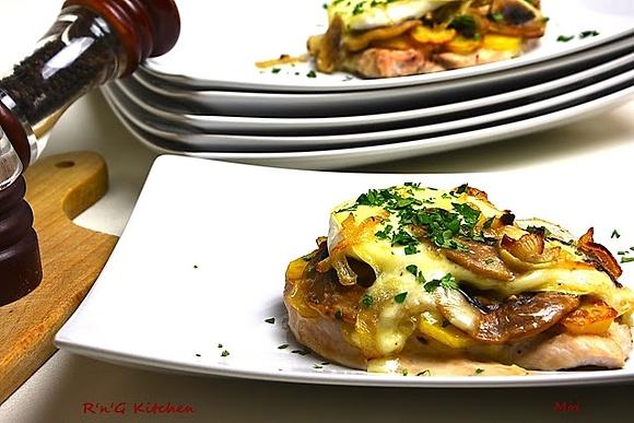 Drobiowe piramidki z serem brie