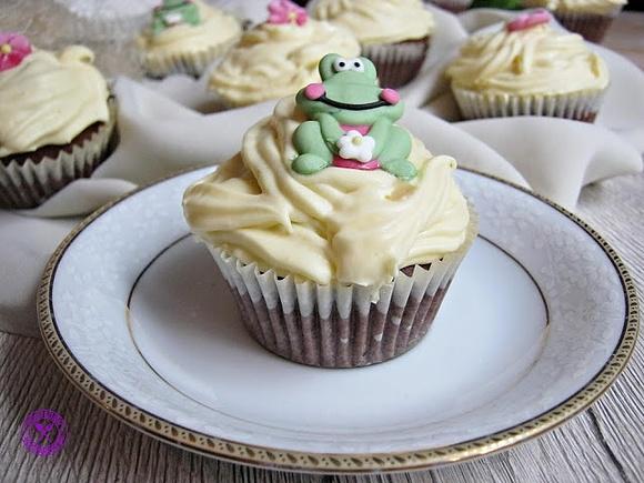 Muffinki z masą orzechową i kremem budyniowym