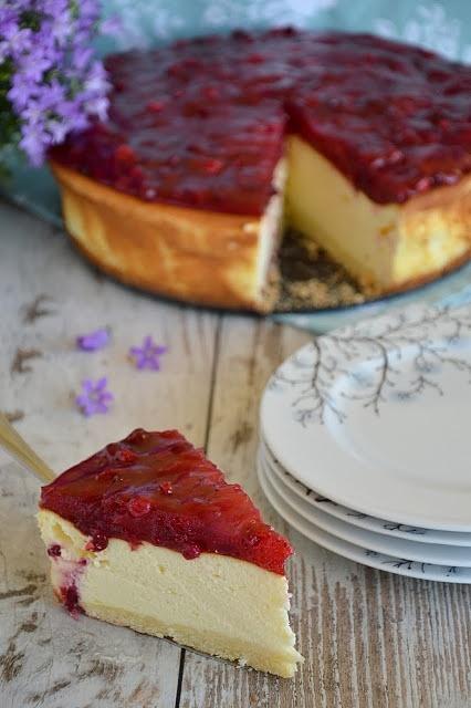Sernik z frużeliną żurawinową
