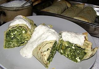 Tortilla ze szpinakiem twarogiem serem i sosem tzatzyki