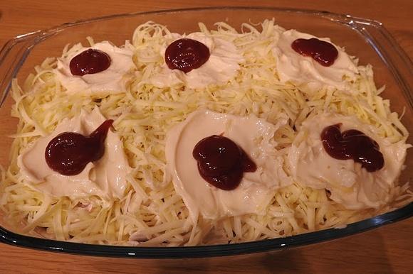 Karkówka pieczona z pieczarkami i serem
