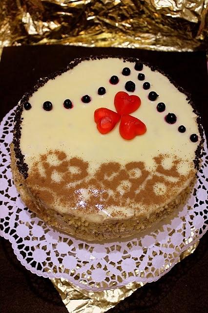 Tort ajerkoniakowy z bezową wkładką na urodziny brata