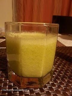 Smoothie z ananasem, pomarańczą i miętą