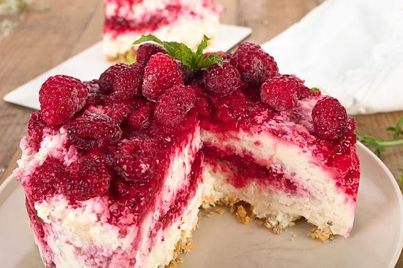 Tort z ryżu na mleku i malinami edyta guhl eifel