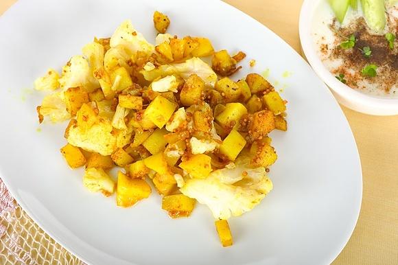 Ziemniaki z kalafiorem po indyjsku