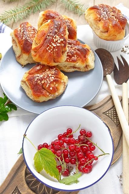 Cynamonowe ślimaki Kanelbullar – fińskie bułeczki z kardamonem