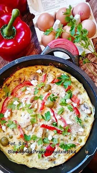 Frittata z kurczakiem i warzywami - przepis na śniadanie