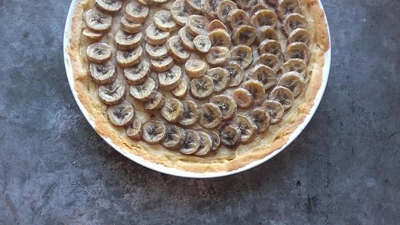Tarta z kremem budyniowym i bananami