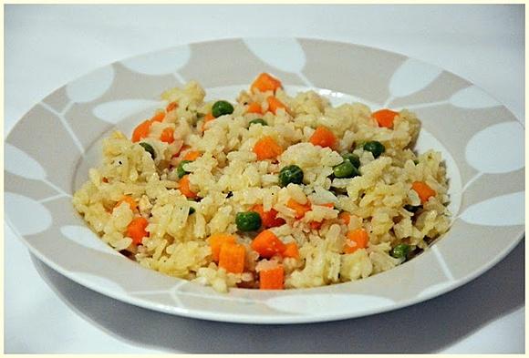 Risotto z groszkiem, marchewką i kurczakiem