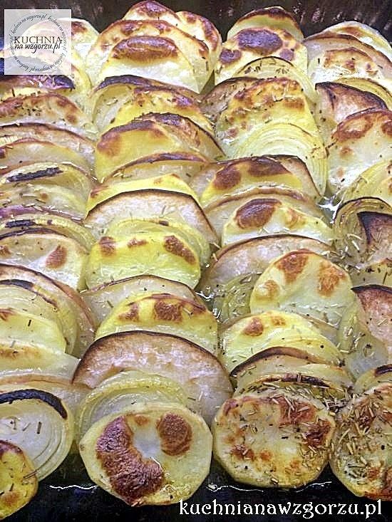 Zapiekane ziemniaki z jabłkami i cebulą - pyszny dodatek do obiadu