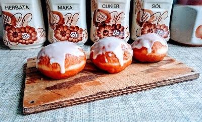 Pączki z lemon curd i lukrem pomarańczowym