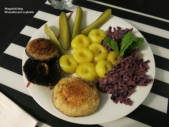 Kapusta czerwona z wędzonym tofu