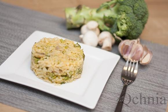 Delikatne risotto z brokułami i pieczarkami