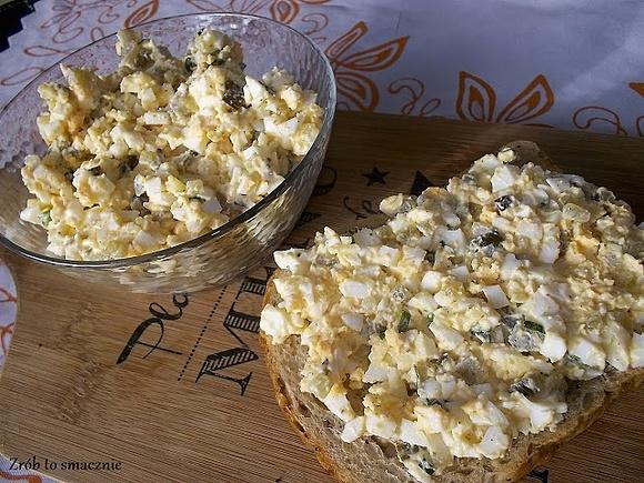 Pasta jajeczna z serem i ogórkiem kiszonym