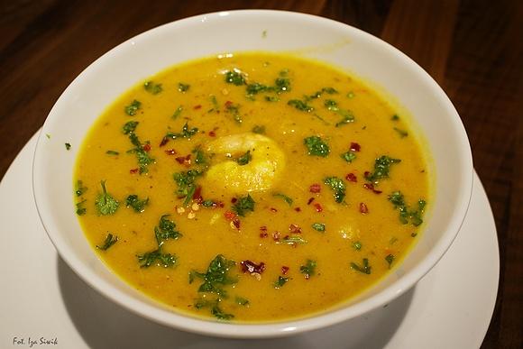 Kokosowa zupa curry z krewetkami