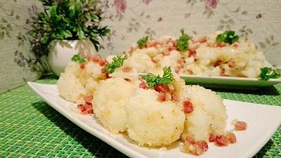 Kalafior z bułką tartą i szynką parmeńską