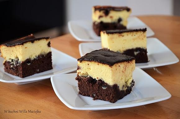 Izaura - sernik na spodzie brownie z bakaliami
