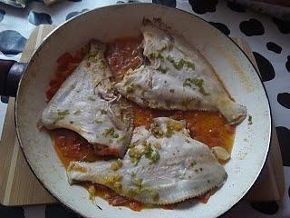 Flądra w pomidorach