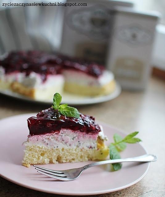 Tarta biszkoptowa z chia i wiśniami