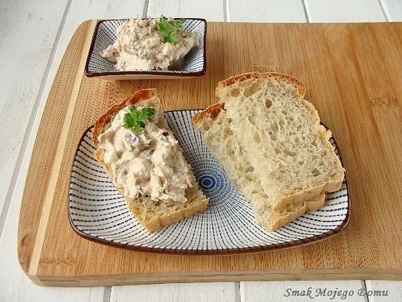 Pasta z serka śmietankowego, tuńczyka i jajek na kolację i imprezę