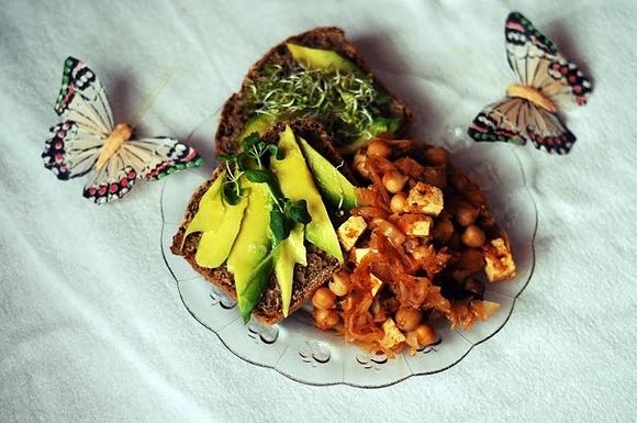 Bigos z ciecierzycą i tofu z orientalnymi przyprawami