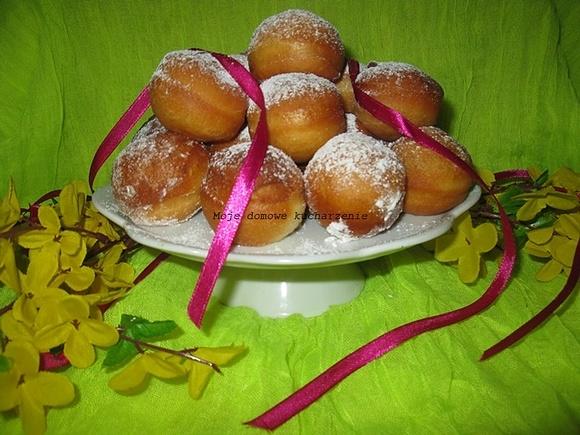 Mini pączki w posypce z mleka w proszku