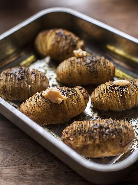 Pieczone ziemniaki z masłem sriracha