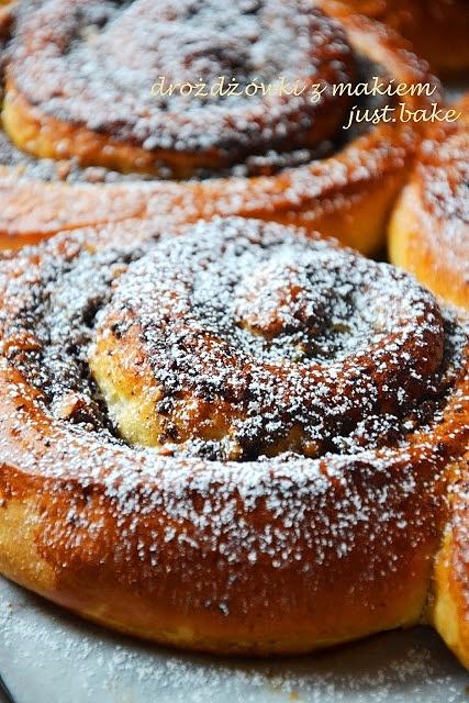 Drożdżówki z makiem z bakaliami i miodem