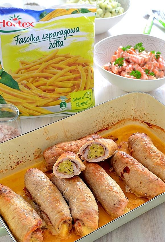 Roladki ze schabu z fasolką, szynką i serem na ciepło