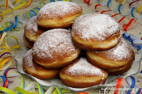 Drożdżowe pączki z serkiem homogenizowanym