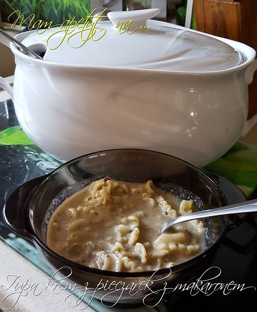 Zupa krem z pieczarek i makaronem
