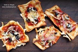 Mini pizza na imprezę - przepis na przekąskę