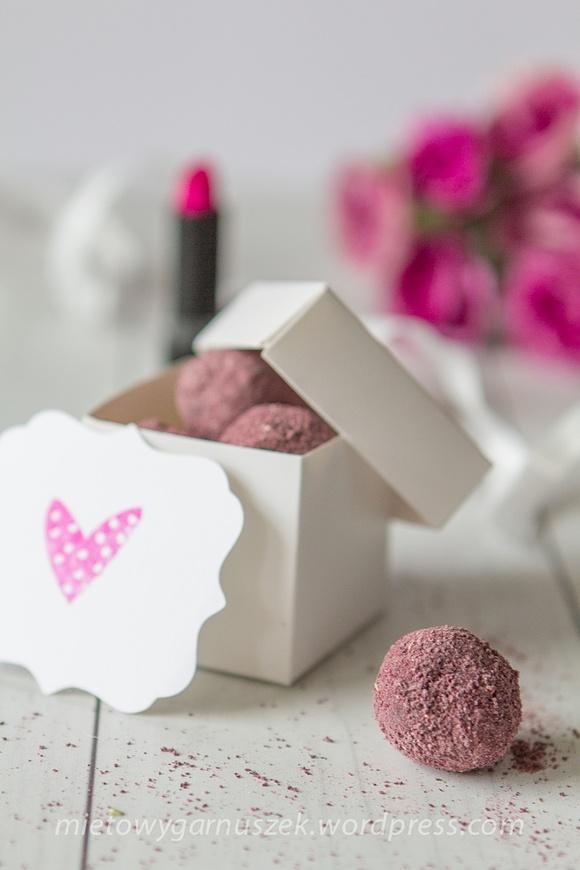 Trufle czekoladowe z wiśnią i hibiskusem
