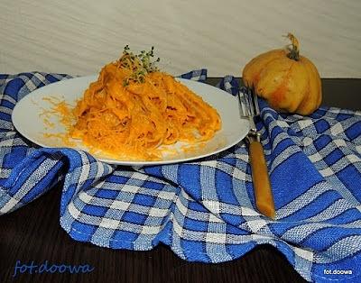 Makaron z sosem dyniowym