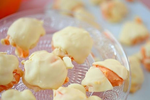 Pomarańczowe pralinki z białą czekoladą