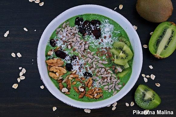 Jogurt naturalny z kiwi - zdrowy deser