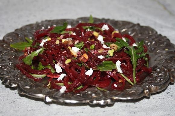 Buraczane spaghetti
