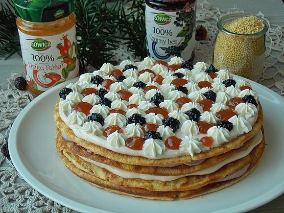 Jaglany tort omletowy z serkiem i dżemem