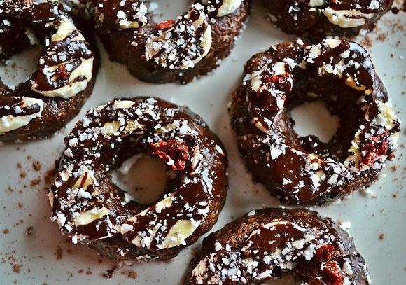 Witariańskie pączki z dziurką – raw donuts