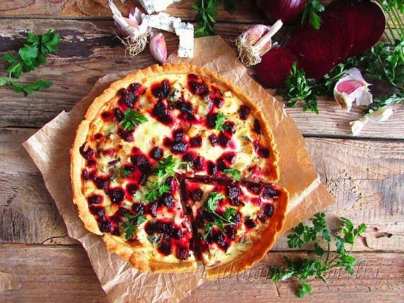 Tarta z pieczonymi burakami i pietruszką